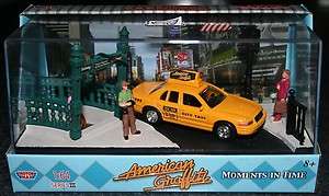   Graffiti Times Square Diorama & Ford NYC Taxi 1/64 Scale New York City