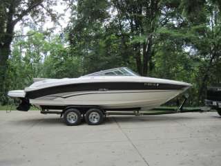 SEA RAY 230 SIGNATURE BOWRIDER 90 HOURS SUPER CLEAN, GREAT CONDITION 