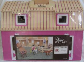 PLAY WONDER 9 PIECE WOODEN BARN, CORAL, HORSE, CATTLE 2 DOLLS NEW 