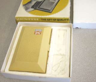 ZENITH ROYAL 16 BILLFOLD STYLE Vintage Transistor Radio   TAN CASE 