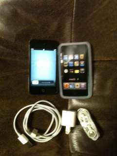 Apple iPod Touch 4th Gen 8GB WiFi  Player, Grade A w Accessory 