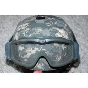   KEVLAR COMBAT MICH HELMET WITH GOGGLES   SIZE MEDIUM 