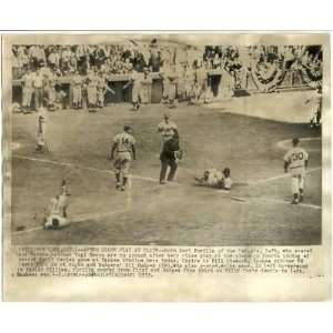  Yogi Berra Ny World Series 1953 Original Ap Wire Photo   MLB Photos 