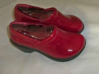 Nurse Mates BRYAR BERRY CRINKLE PATENT LEATHER Size 9 Wide New in Box 