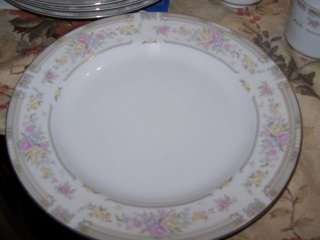 Excel Fine China Southampton Pattern 223 Dinner Plate 1993  