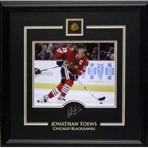 Jonathan Toews 8X10 Etched Signature   Memorabilia Sports 