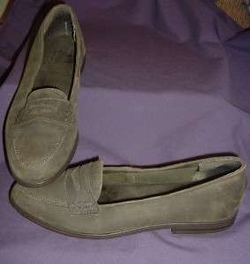 Excellent Gently Used Womens Slip On Bass Shoes Olive Green Sz 6.5 