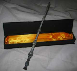 wand with the retail box, the figure on box might be different