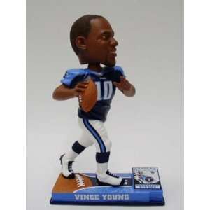 TENNESSEE TITANS VINCE YOUNG #10 ON FIELD BOBBLEHEAD 