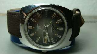 VINTAGE OMAX AUTOMATIC DAY DATE SWISS MENS GIFT WRIST WATCH OLD USED 
