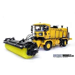  Oshkosh H Series Chassis with M B 4600 FMD HP3 Broom in 1 