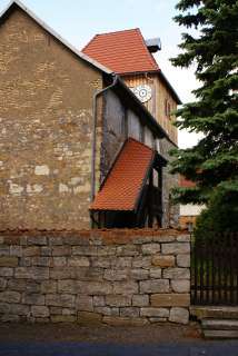 Kleines Haus am idyllischen Dorfplatz plus großer Obstgarten am 