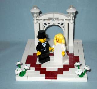 LEGO WEDDING ARCH CAKE TOPPER WITH HEART, BRIDE & GROOM  