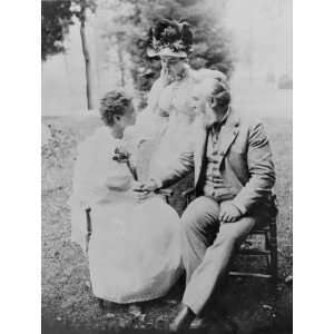  Alexander Graham Bell with Helen Keller and Annie Sullivan 