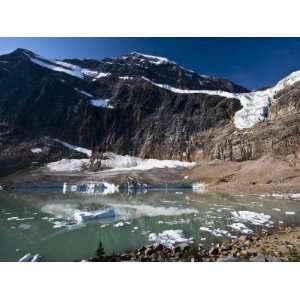  View of the Angel Glacier on Mount Edith Cavell in Jasper 