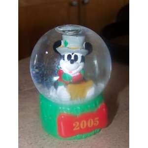  2005 Mickey Mouse Snowglobe