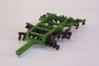 John Deere 2700 Mulch Ripper 164 Ertl Green Farm Toy Implement Plow 